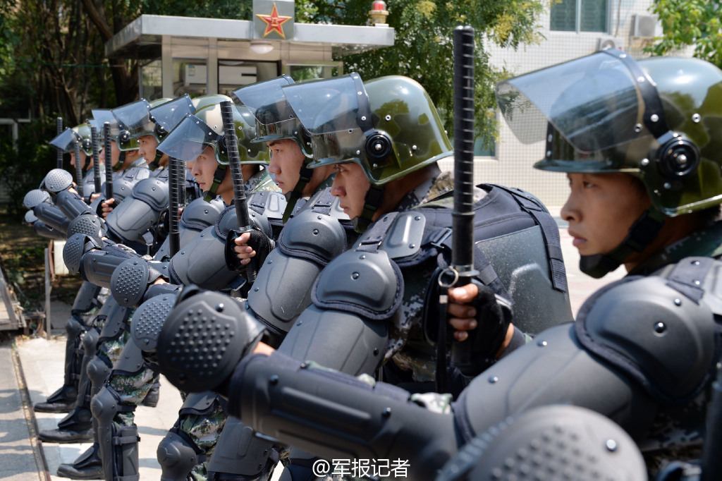 香港资料免费长期公开，高效策略设计方案：奶奶为除虱子用敌敌畏给孩子洗头  